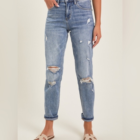 Altar'd State Denim - Altar’d State| Patched + Distressed Denim Straight Leg Jean